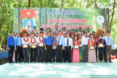 Cao su Bình Thuận tuyên dương 35 công nhân ưu tú